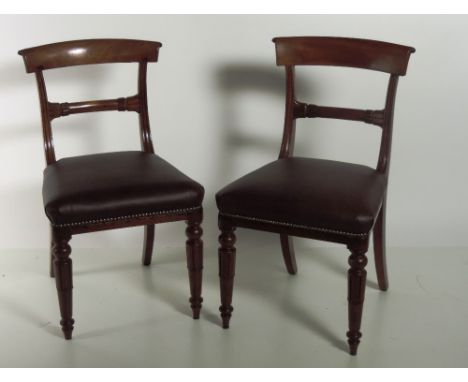 A very good set of 6 William IV mahogany Dining Chairs, with shaped and carved back rails and carved and turned front legs, u