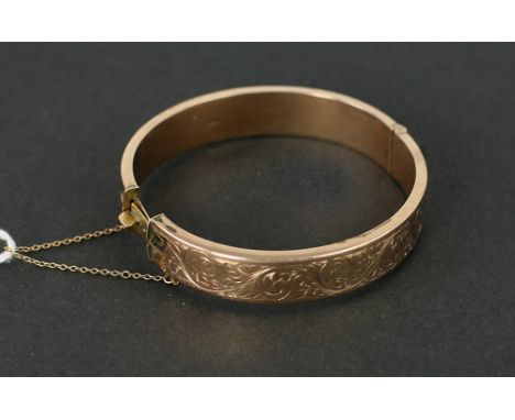 An engraved hinged 9ct gold Box Bangle, hallmarked Chester, approx. 18 grams. (1)