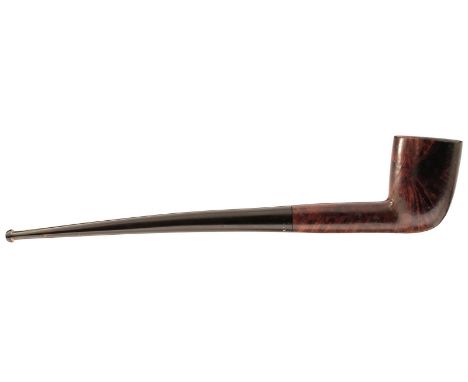 AN SOE TYPE PIPE DAGGER, 10cm triangular section blued blade, natural carved wooden bowl with bakelite stem acting as the she