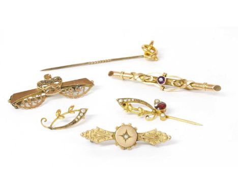 A quantity of gold brooches, to include a Victorian 9ct gold diamond set brooch commemorating the Golden Jubilee, with a crow