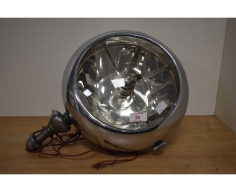 A 1930s Stephen Grebel vehicle spot lamp, having chrome handle fitted to rear, pillar mounted and having convex glass.
Condit
