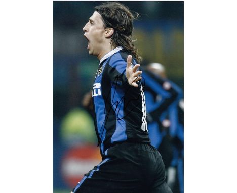 Hernan Crespo signed 10 x 8 colour photo. Football action photo signed by Hernan Crespo - former Chelsea striker seen here pl