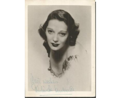 Gertrude Lawrence signed 5x7 vintage photo. 4 July 1898 - 6 September 1952 was an English actress, singer, dancer and musical