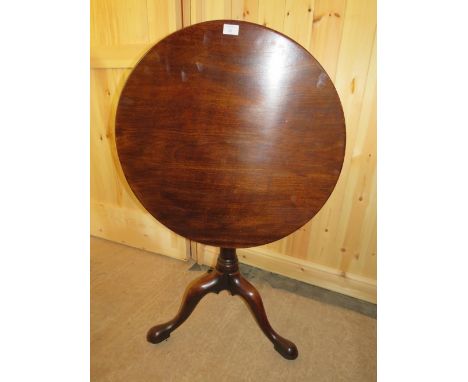A 19TH CENTURY TILT-TOP PEDESTAL TRIPOD TABLE,  H 70 cm, Dia. 68 cm