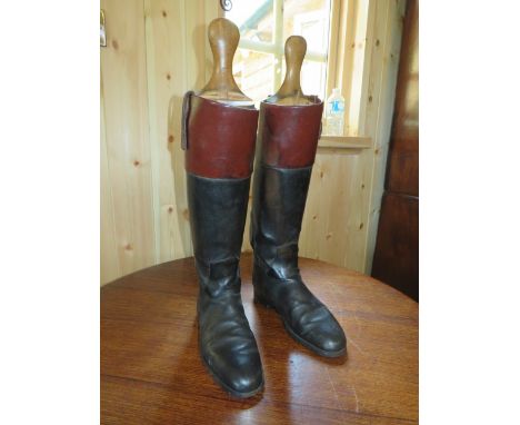 A TRADITIONAL TAN AND BLACK LEATHER PAIR OF HUNTING BOOTS WITH WOODEN TREES