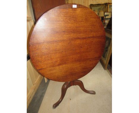 A 19TH CENTURY OAK TILT-TOP PEDESTAL TRIPOD TABLE, H 70 cm, Dia. 86 cm