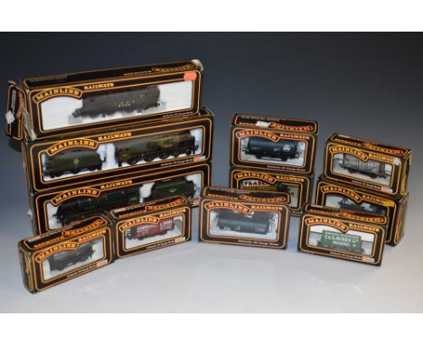 Mainline OO gauge - 4-6-0 locomotive and six wheel tender, Illustrious , BR green livery, Rn 45532;  others 4-6-0 Prince of W