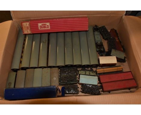 Hornby Dublo - a collection of rolling stock inc Restaurant cars corridor and other coaches Nos M 4183 x3;  M26133  x3: W9562
