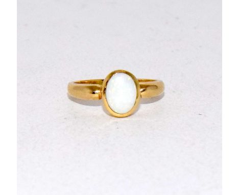 9ct gold ladies opal centre stone ring size M