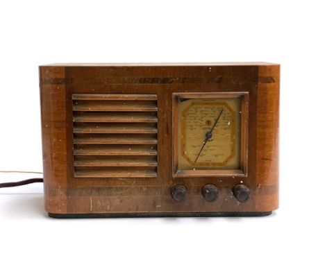 A Pilot Little Maestro vintage radio 