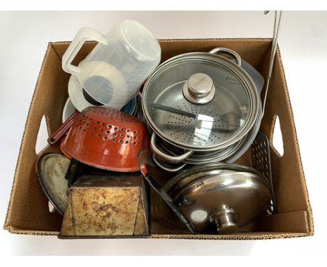 A good mixed lot of kitchenalia, to include load tin, enamel colander, stainless pans, etc 