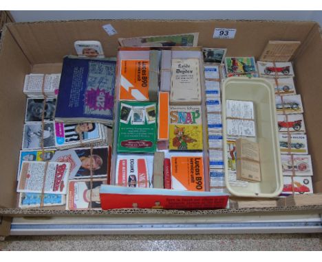 QUANTITY OF VINTAGE PLAYING CARDS & TEA CARDS