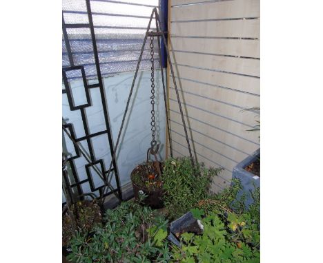 TALL METAL TRIPOD WITH HANGING PLANTER
