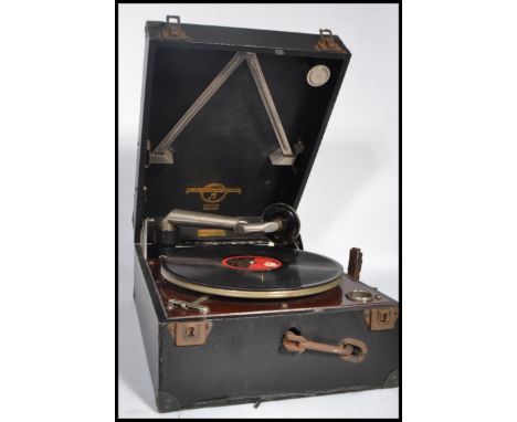 A vintage early 20th century Columbia Grafonola ( 201 ) record player gramophone, along with a quantity of 78's. Please see i