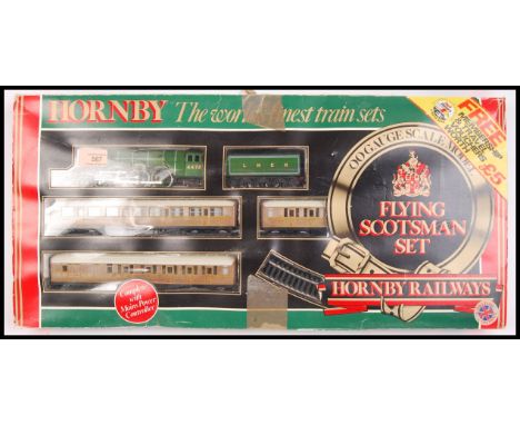An original vintage Hornby 00 gauge R.548 Flying Scotsman railway train set. Appears complete, within the original box.&nbsp;