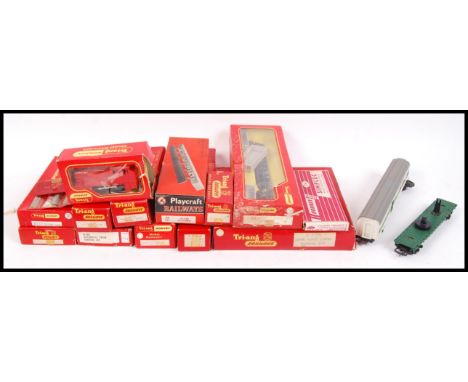A collection of vintage Triang Railways 00 gauge wagons, rolling stock &amp; accessories comprising of; R499, R406, R632, R45