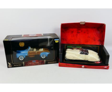 Road Signature - Guiloy - Two boxed 1:18 scale diecast model cars. Lot consists of Road Signature 'Signature Series' 1946 Spo