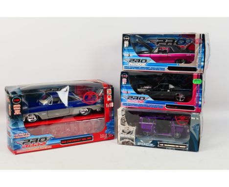 Maisto - Four boxed Maisto 'Pro-Rodz' / 'V Bugz' diecast model vehicles in various scales. Lot consists of #39201 1:18 1962 C