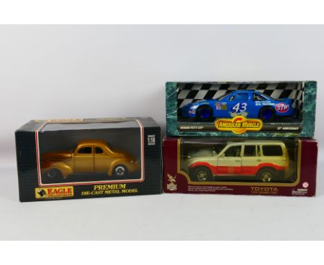 Ertl - Road Signature - Eagle Collectibles - Three boxed 1:18 scale diecast model cars. Lot comprises of Eagle Collectibles #