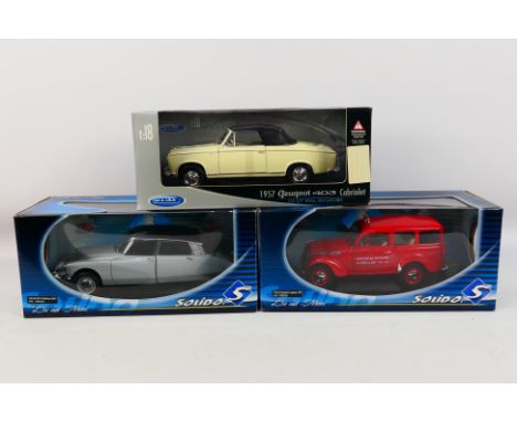 Solido - Welly - Three boxed diecast 1:18 scale model cars. Lot includes Solido #11833600 Renault 'Juvaquarte' Pompiers 1959;