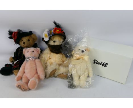 Steiff - Heartfelt - Bearington - Plush - A Steiff plush toy named Krystie (663321) 30cm. This item appears to be in excellen