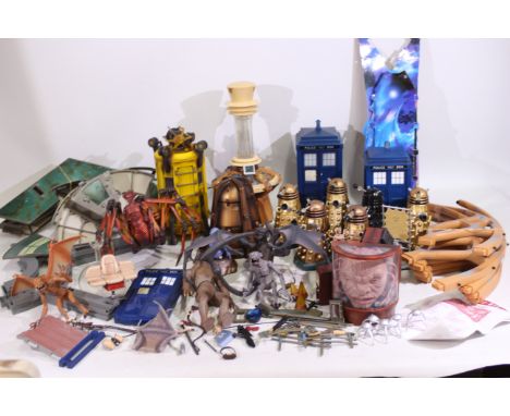 Character Options - BBC - A group of Doctor Who playsets, parts plus some accessories with a quantity of unboxed Doctor Who a