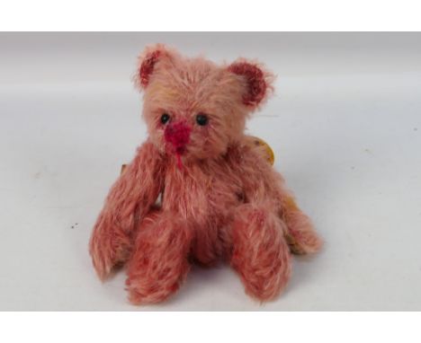 Charlie Bear - Plush - A Charlie Bear Minimo Collectors Plush Named Cosmopolitan (#MM635211E) 16cm, in very good condition bu