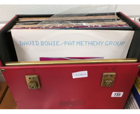 A box of 33rpm LP vinyl records to include The Beatles x 3, Pink Floyd, Rolling Stones, Duane Eddy etc., Condition VG+.