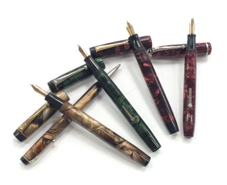 Four vinatge fountain pens to include a Conway Stewart 475 Toffee Swirl, Universal 479 Emerald Green, Parker Mk 1 bandless Vi