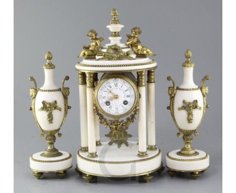 A Louis XV style ormolu mounted marble portico clock, c.1900 with matching urns, 14.5in. urns 11.5in.