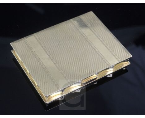 A mid 20th century American Volupte 14ct gold rectangular compact, with reeded decoration, 79mm, gross 144.8 grams.