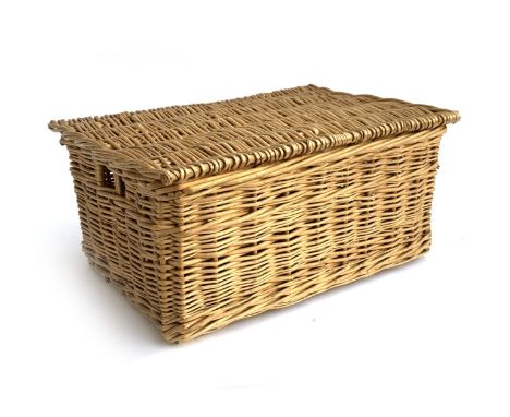 A small wicker picnic hamper, 53x38x25cm 