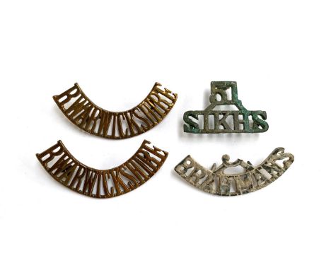 Two R. Warwickshire shoulder brass titles; together with a 51 Sikhs and Brahmans shoulder brass title (4) 