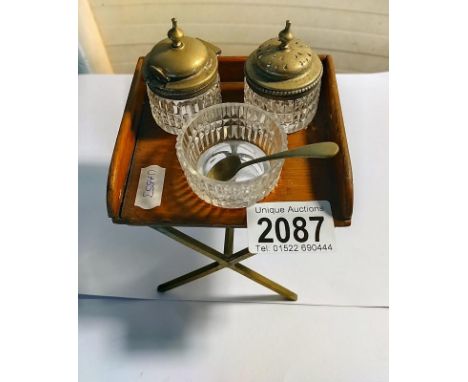 A novelty Edwardian butler tray cruet set with plated fittings. 11cm x 10cm x Height 9.5cm. 