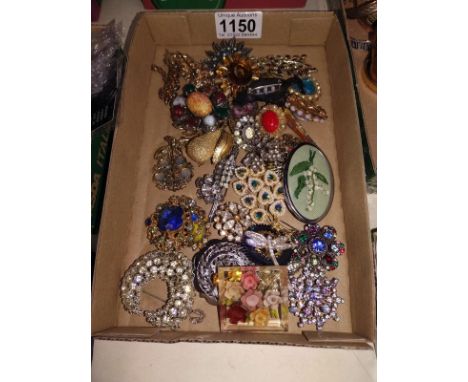A good selection of Vintage costume jewellery brooches. (Some with missing stones) 