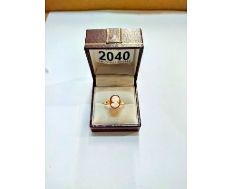 A gold set cameo ring, circa 1960's/70's, female profile 