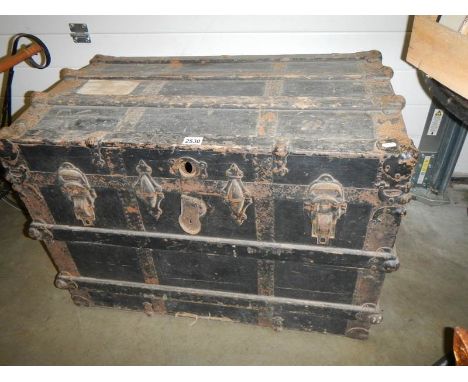 A large old trunk, 88 x 55 x 63 cm tall. COLLECT ONLY.