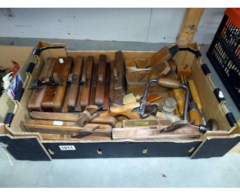 A good collection of over 12 wood planes &amp; other wood tools 