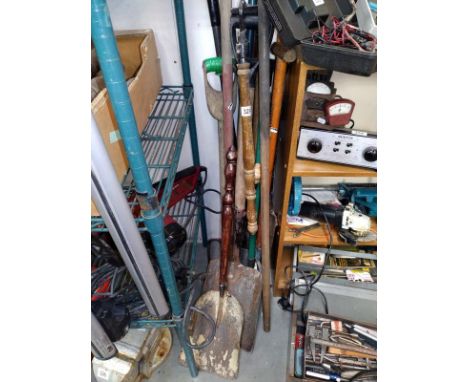 A quantity of garden tools