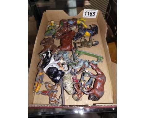 A quantity of vintage lead cowboys/ Indians and farm animals 