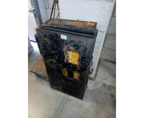 An old tin deed box trunk. 43cm x 77cm x 27cm. COLLECT ONLY.