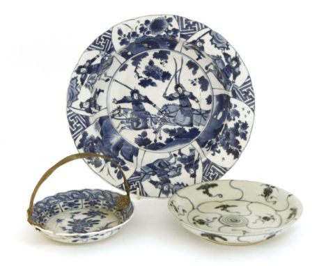 A Chinese blue and white dish, Kangxi (1662-1722), of lobed circular form, painted with warriors in combat riding on horses, 