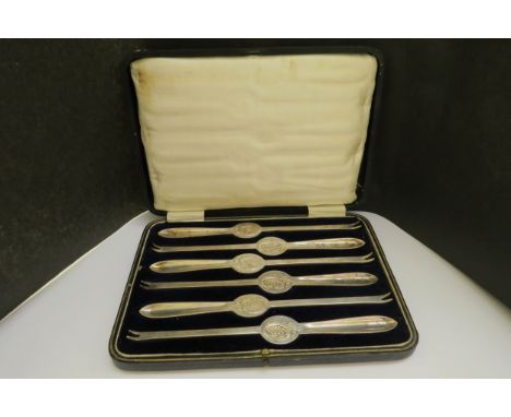 A set of six William Hutton and Sons silver lobster picks, in fitted case, Sheffield 1928, 230g 