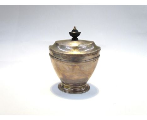 A Thomas Bradbury &amp; Sons Ltd silver tea caddy, London 1910, 14.5cm tall, 231g 