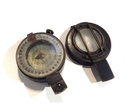 A T.G.Co Ltd London military compass No B148170 1942 MK III, hinge pin missing 