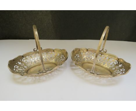 A pair of silver baskets from an epergne, Birmingham 1911, 82.9g 