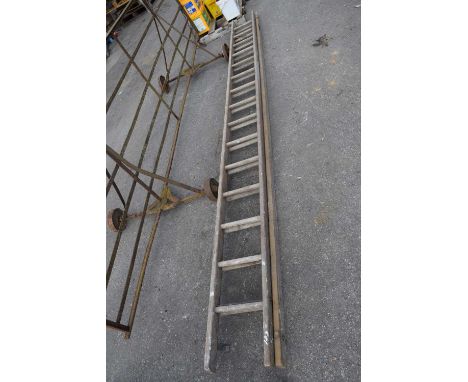 Extending wooden ladder, unextended length 380cm