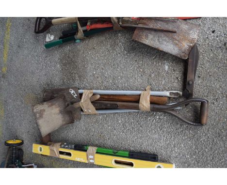 Quantity of gardening tools to include chopping axe, spade and edgers