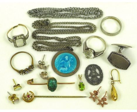 A group of jewellery, including a 9ct gold stick pin, a 9ct gold and peridot pendant, and a 9ct gold and opal stud earring, 1