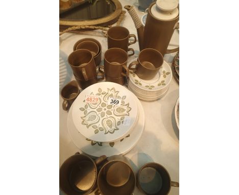 Very large vintage tea service by J &amp; G Meakin in green and cream. This lot is not available for in-house P&amp;P. 